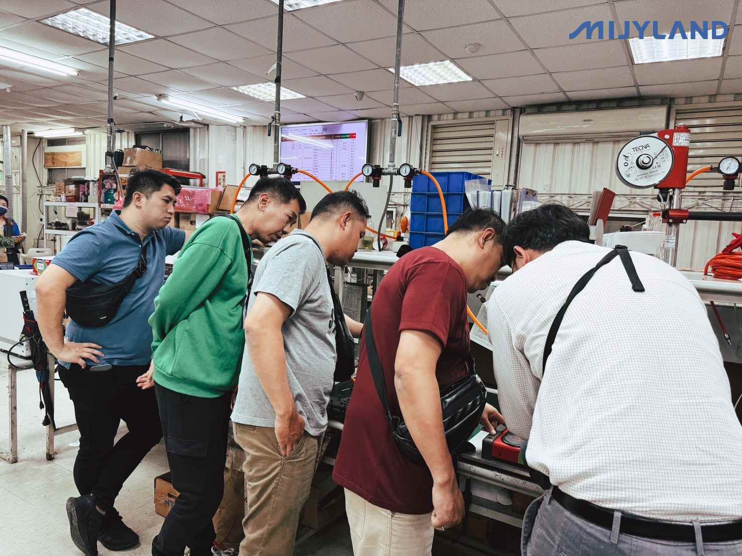 2D33D8D2-AF45-4479-90B8-F1612D6F26A7 